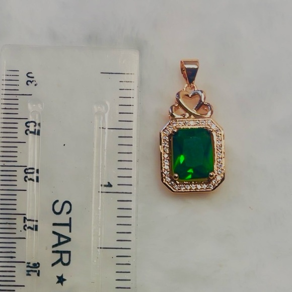 925 Sterling Silver Emerald Pendant Necklace For Women - Picture 5 of 5